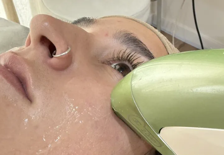 Higiene facial Anti Age realizada en Estudio Gaby B