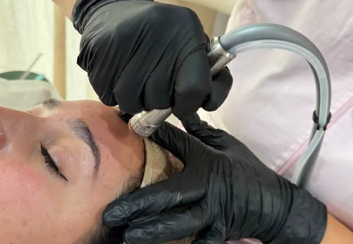 Higiene facial Deep Clean en Estudio Gaby B